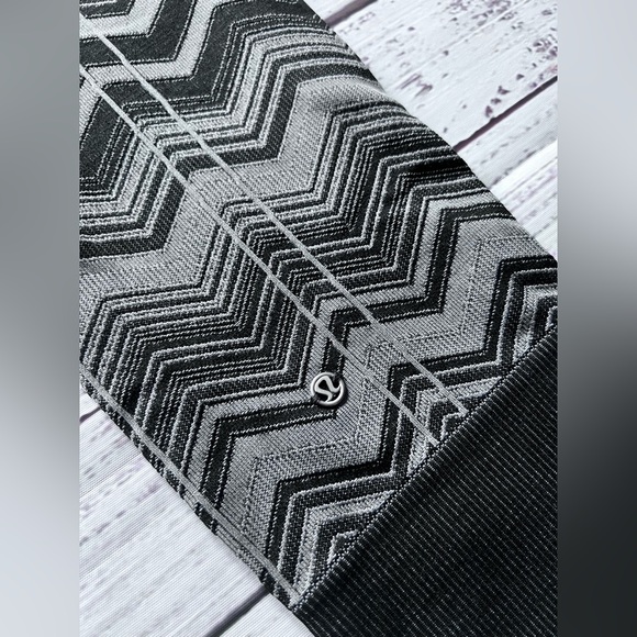 Ebb to Street Heathered Slate  black gray chevron leggings Lululemon 4 6 - Picture 2 of 8